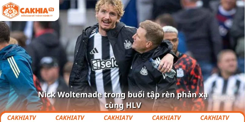 Nick Woltemade trong buổi tập rèn phản xạ cùng HLV